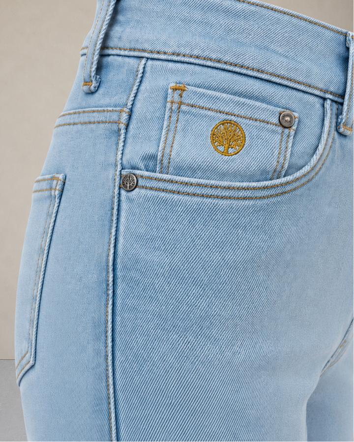 Jean Mujer Tiro Alto con Rotos y Bota Ancha