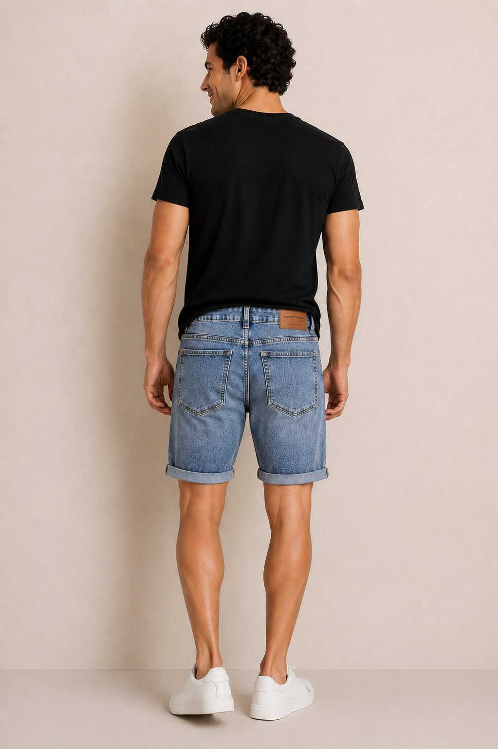 Bermuda Slim Denim Jacquard para hombre en tono azul claro, confeccionada en denim texturizado con diseño jacquard, ajuste slim fit, bolsillos funcionales y dobladillo doblado. Prenda casual premium de Purple Rain ideal para looks frescos y modernos.