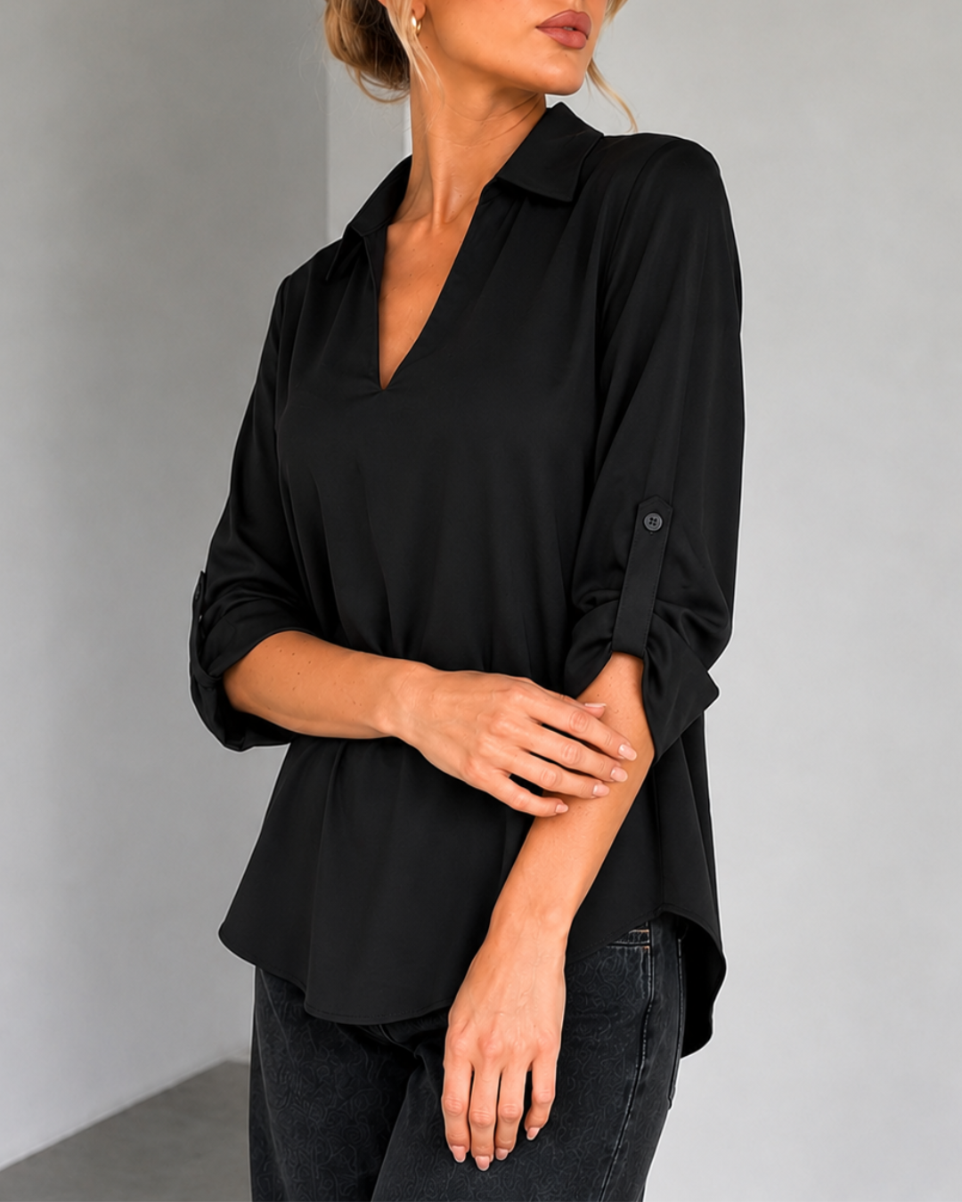 Blusa Dama Victoria Cuello Abierto y Manga ¾