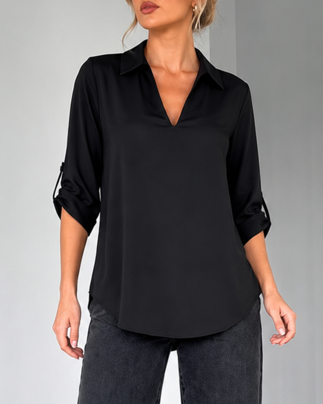 Blusa Dama Victoria Cuello Abierto y Manga ¾