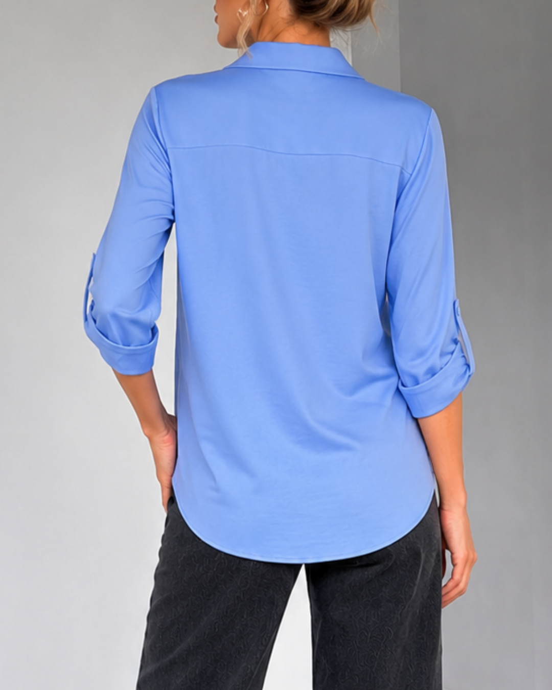 Blusa Dama Victoria Cuello Abierto y Manga ¾