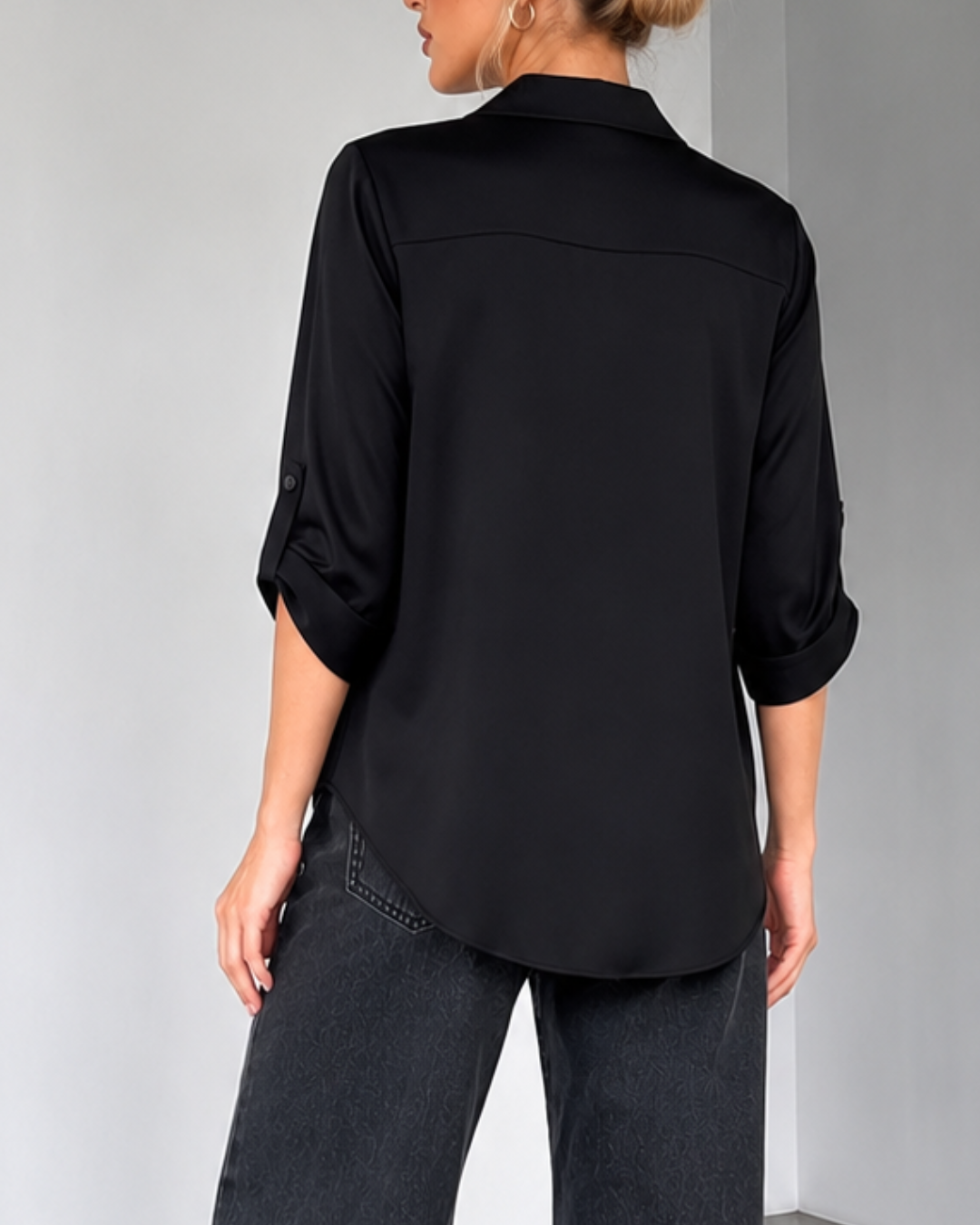 Blusa Dama Victoria Cuello Abierto y Manga ¾