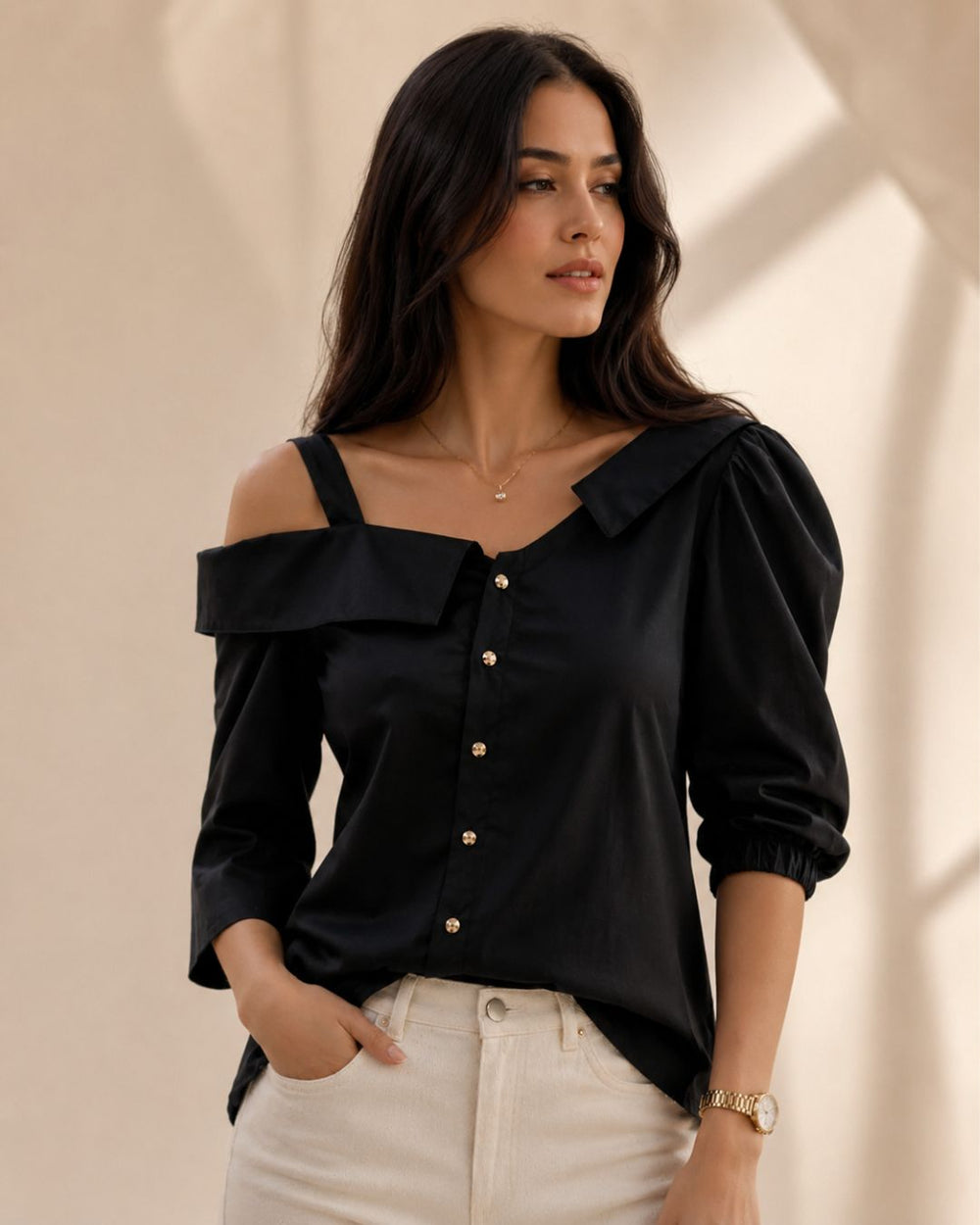 Escote asimétrico femenino
• Manga larga con volumen sutil
• Tela suave y cómoda
• Diseño elegante y versátil
• Caída fluida y favorecedora
• Ideal para ocasiones casuales o formales