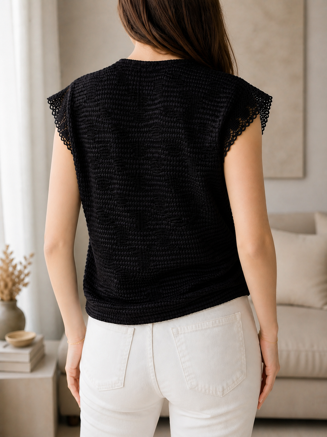 blusa negra mujer espalda
