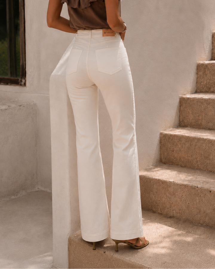 Jean Flare Mujer Tiro Alto con Bolsillos Frontales – Blanco Crudo