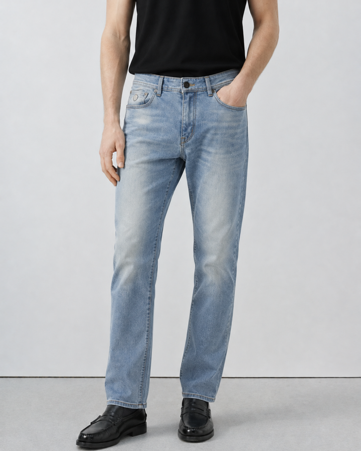 jean hombre, jean azul claro hombre, jean bota recta hombre, jean stretch hombre, pantalón denim hombre, jeans para hombre Colombia, jean lavado claro, jean recto hombre, jean casual hombre, Purple Rain hombre 