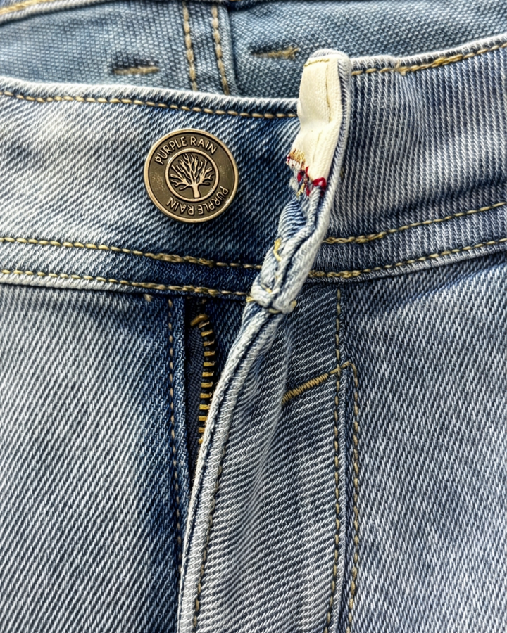 jean hombre, jean azul claro hombre, jean bota recta hombre, jean stretch hombre, pantalón denim hombre, jeans para hombre Colombia, jean lavado claro, jean recto hombre, jean casual hombre, Purple Rain hombre