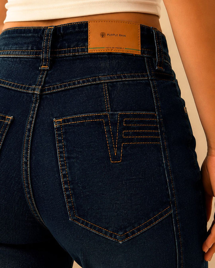 Jean Palazzo Purple Rain para mujer. Silueta amplia, cintura alta y detalles exclusivos que estilizan la figura con elegancia y comodidad para cualquier ocasión