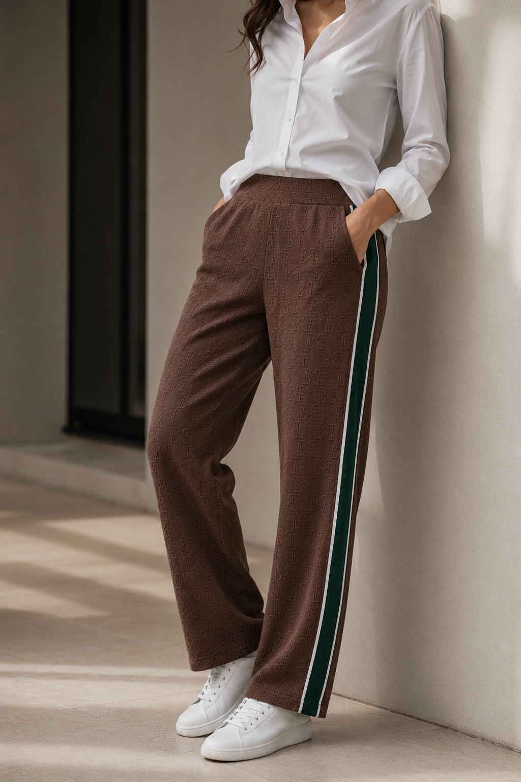 pantalón old money
pantalón quiet luxury
pantalón loungewear elegante
pantalón sport elegante
pantalón monograma mujer