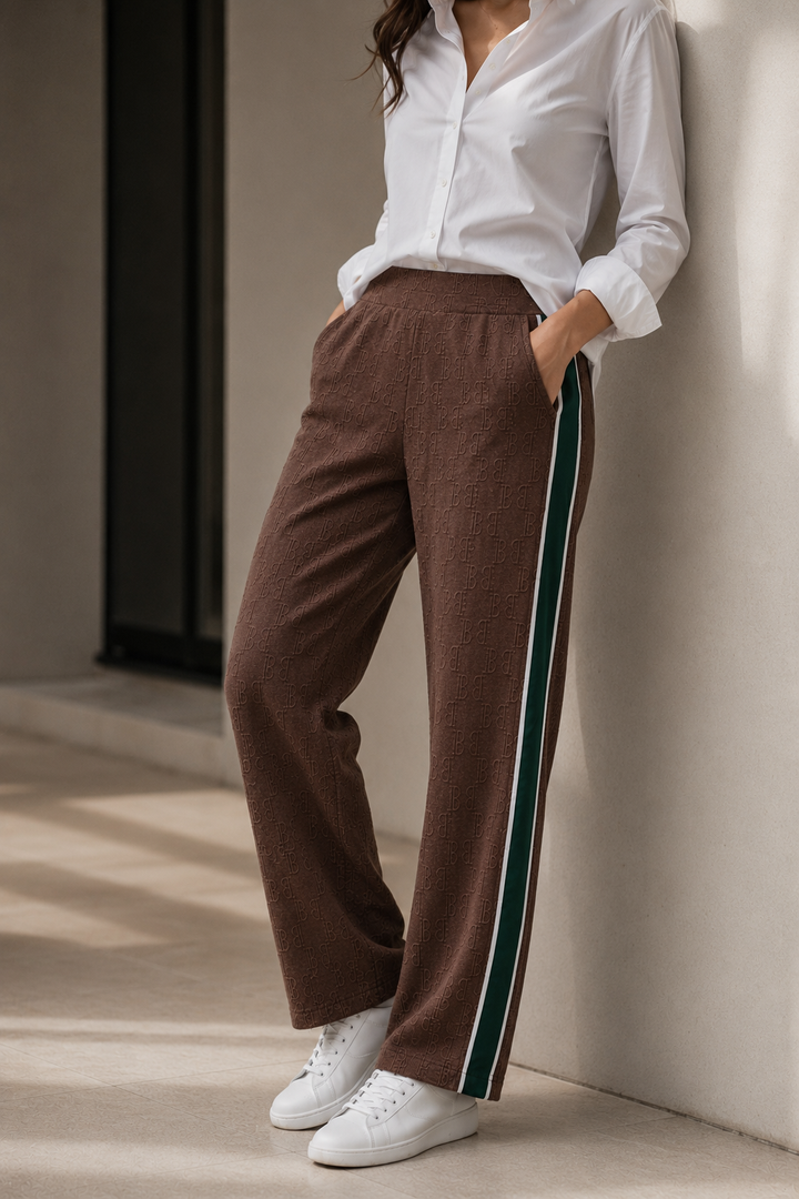 pantalón old money
pantalón quiet luxury
pantalón loungewear elegante
pantalón sport elegante
pantalón monograma mujer