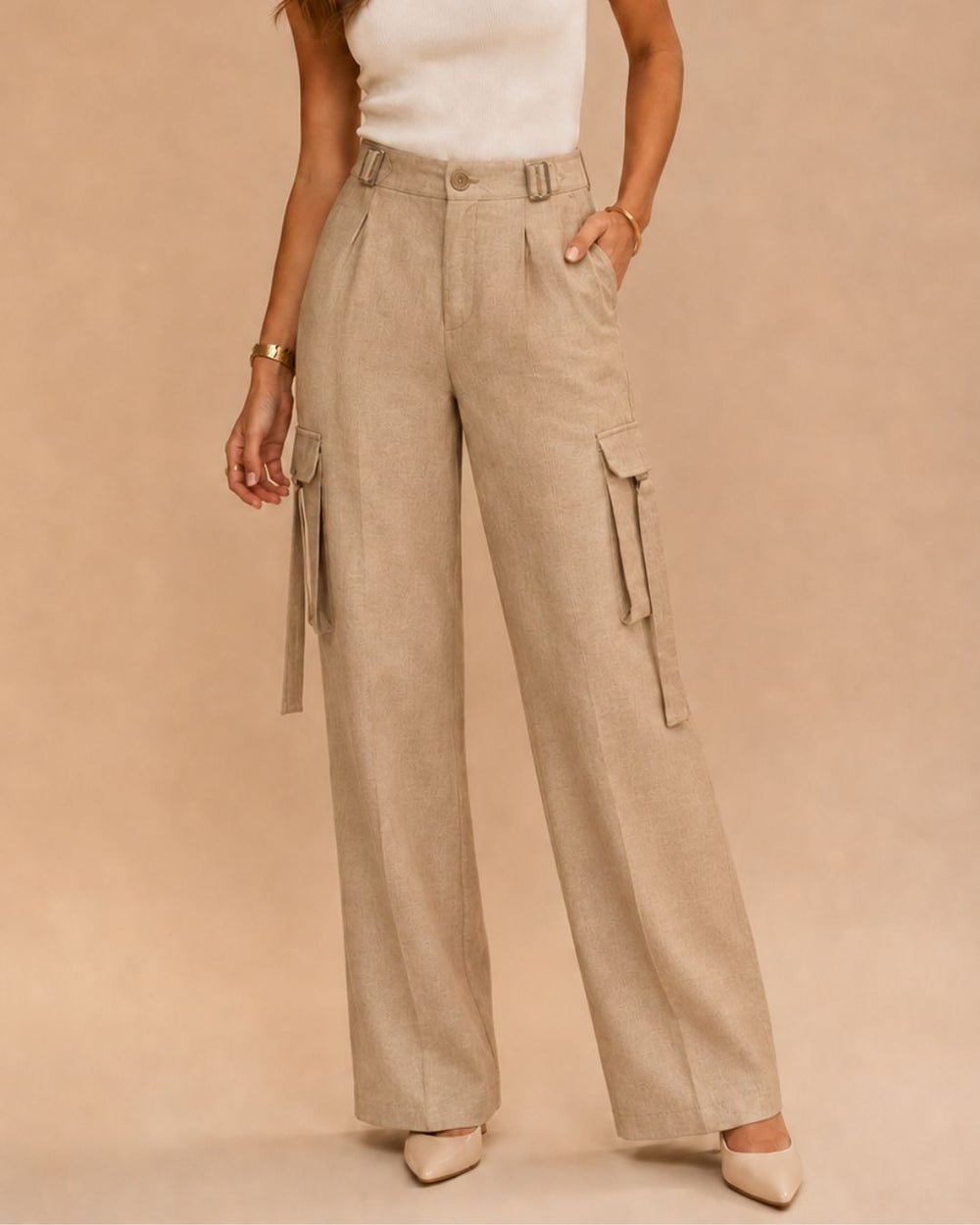 "Pantalón Sahara Soft Cargo beige para mujer de Purple Rain, fit relajado con tela suave y fresca de rayón y poliéster, vista frontal."