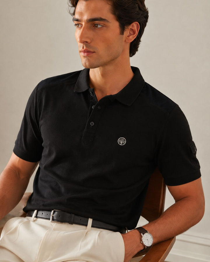 Polo Purple Rain Cargo Premium

Una polo diseñada para quienes valoran los detalles que marcan la diferencia. Confeccionada en 100% algodón, ofrece una sensación suave, fresca y cómoda para el uso diario, manteniendo una apariencia sofisticada y versátil.
