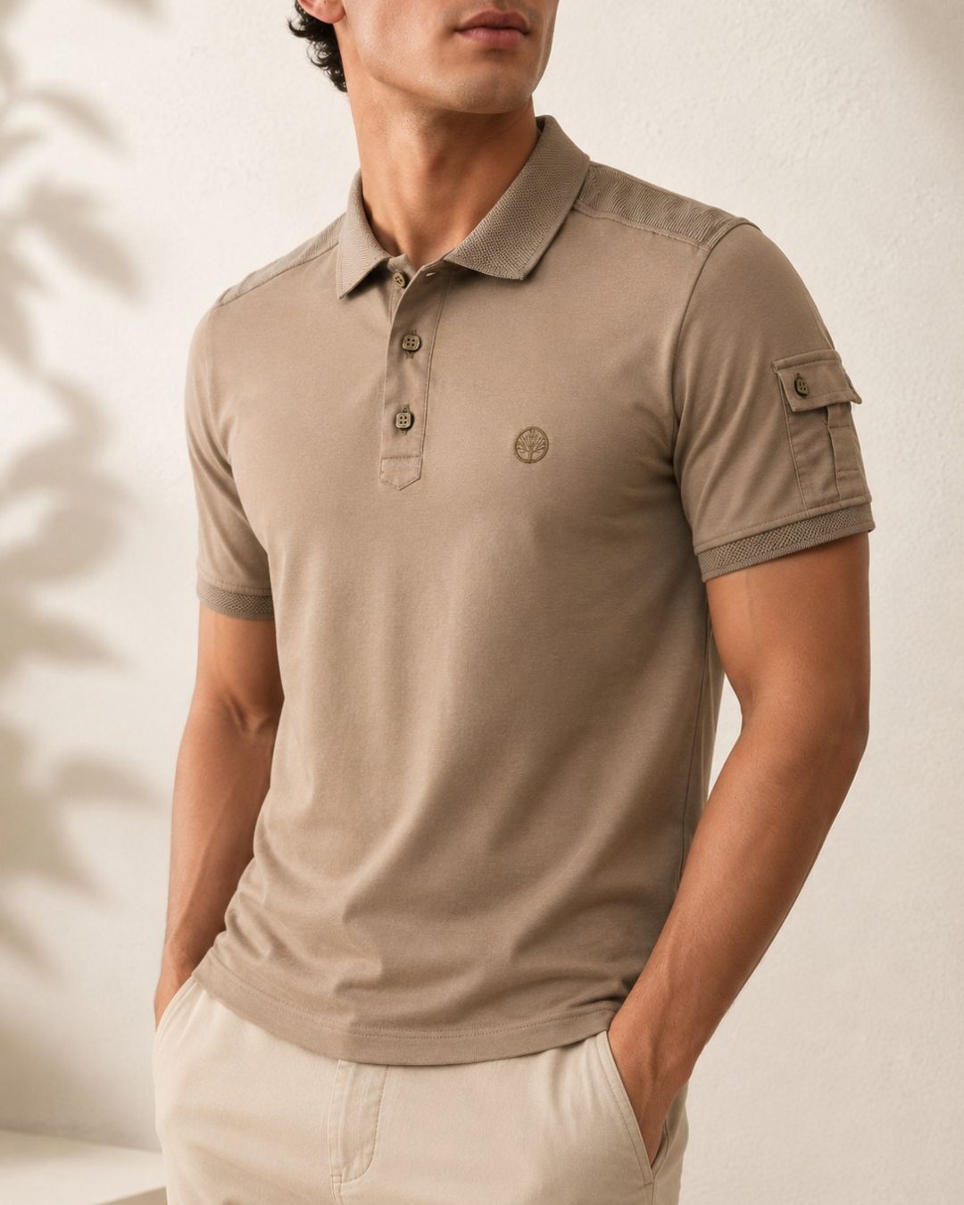 Polo Purple Rain Cargo Premium

Una polo diseñada para quienes valoran los detalles que marcan la diferencia. Confeccionada en 100% algodón, ofrece una sensación suave, fresca y cómoda para el uso diario, manteniendo una apariencia sofisticada y versátil.