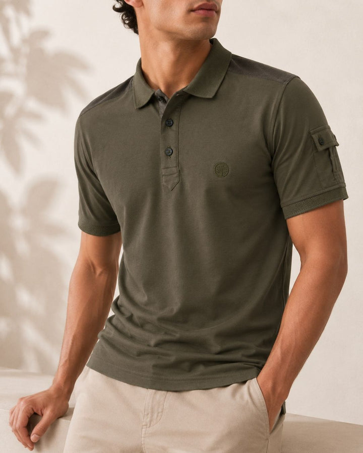 Polo Purple Rain Cargo Premium

Una polo diseñada para quienes valoran los detalles que marcan la diferencia. Confeccionada en 100% algodón, ofrece una sensación suave, fresca y cómoda para el uso diario, manteniendo una apariencia sofisticada y versátil.