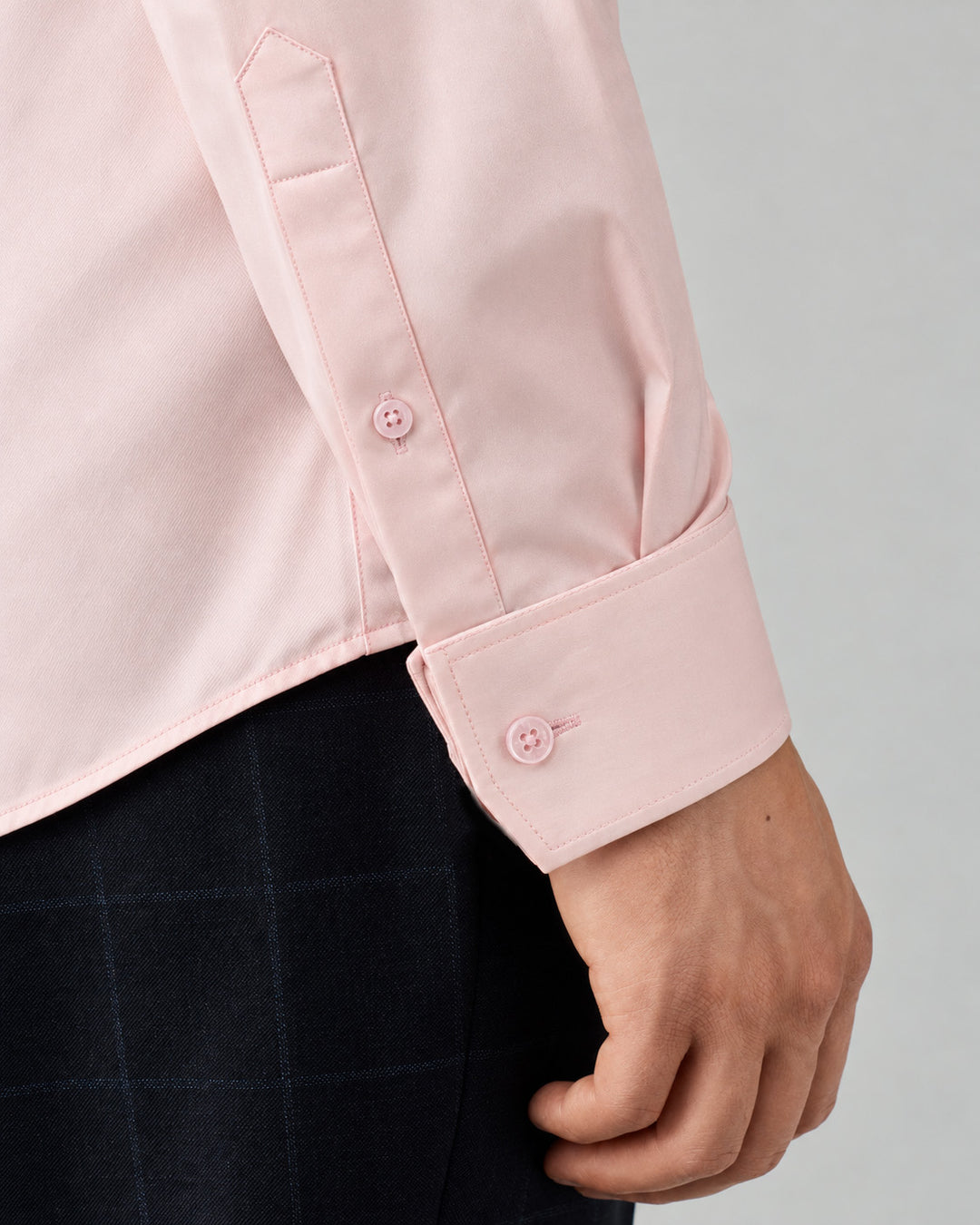 Camisa Hombre Manga Larga en Rayón Stretch con Brillo Sutil – Tonos Pastel