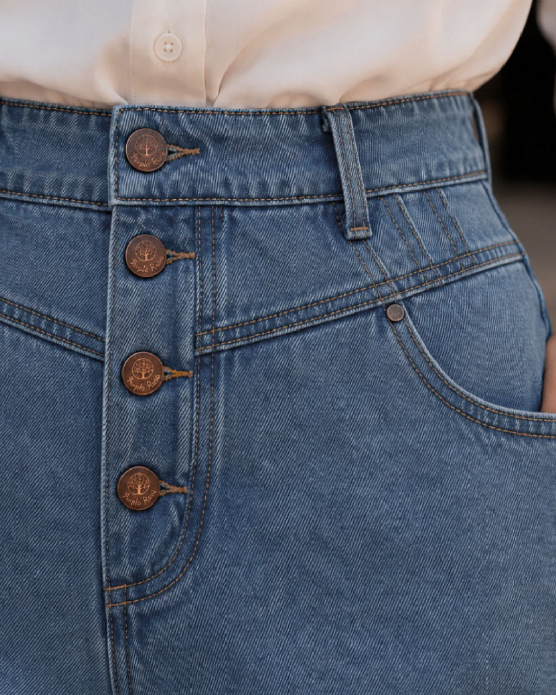Short Denim Azul Claro de Tiro Alto con Botones Frontales - Purple Rain