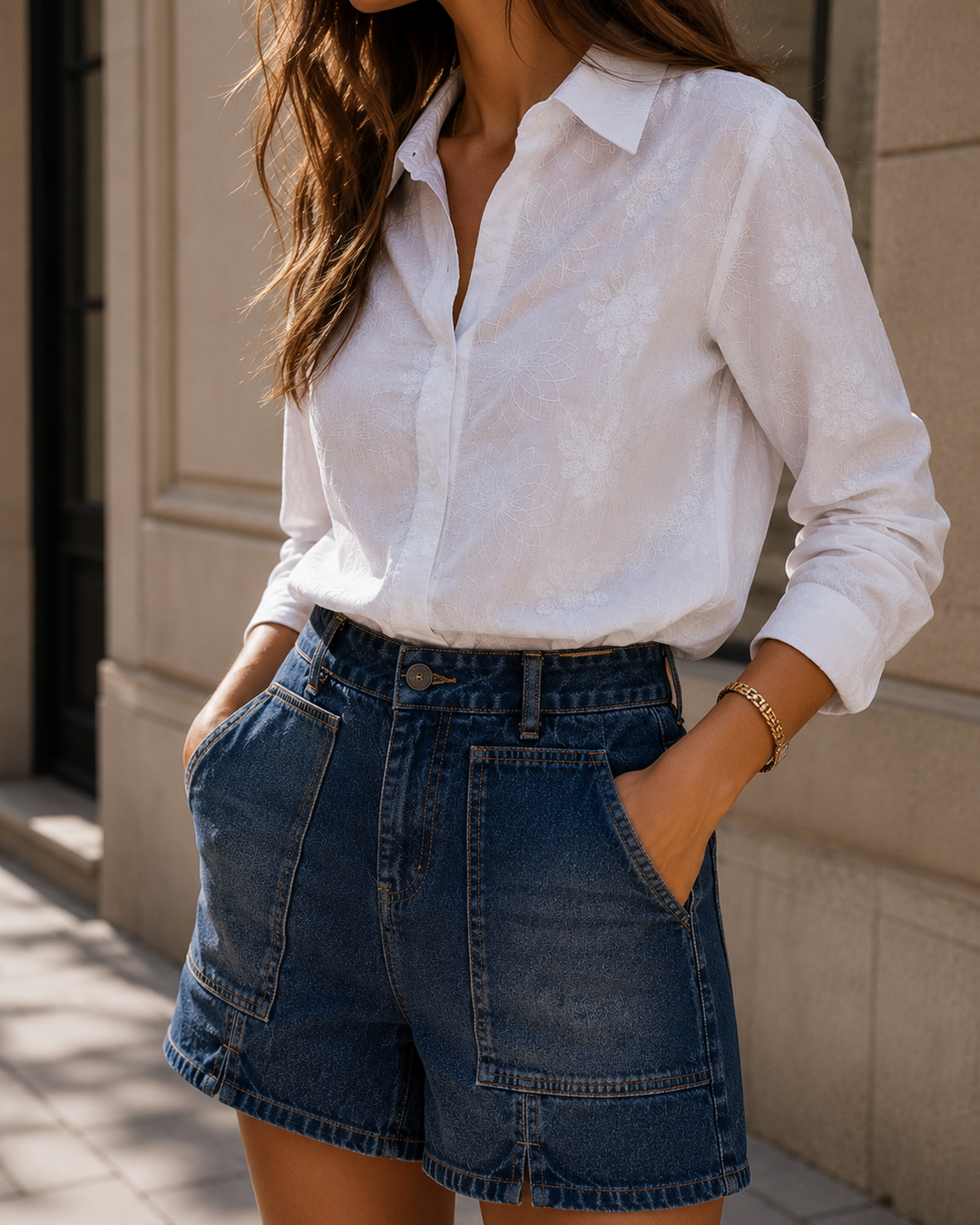 Short denim para mujer
Color azul oscuro
Tiro alto
Cintura con elástico posterior
Tela denim premium
Bolsillos delanteros amplios
Bolsillos posteriores funcionales
Costuras decorativas en contraste
Pasadores para cinturón
Acabado lavado oscuro con efecto envejecido suave
Diseño cómodo y favorecedor
Inspiración old money contemporánea