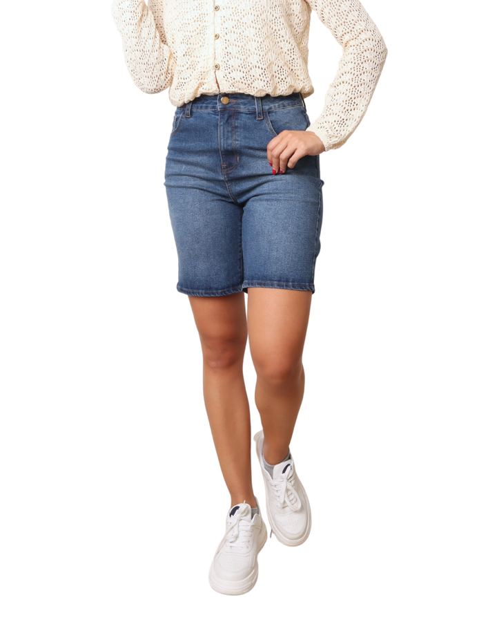 Short jean para mujer
Color azul oscuro
Tiro alto
Silueta ajustada y favorecedora
Diseño moldeador
Bolsillos delanteros funcionales
Bolsillos posteriores funcionales
Denim suave y resistente
Lavado azul clásico
Costuras reforzadas
Fácil de combinar
Diseño cómodo para uso diario