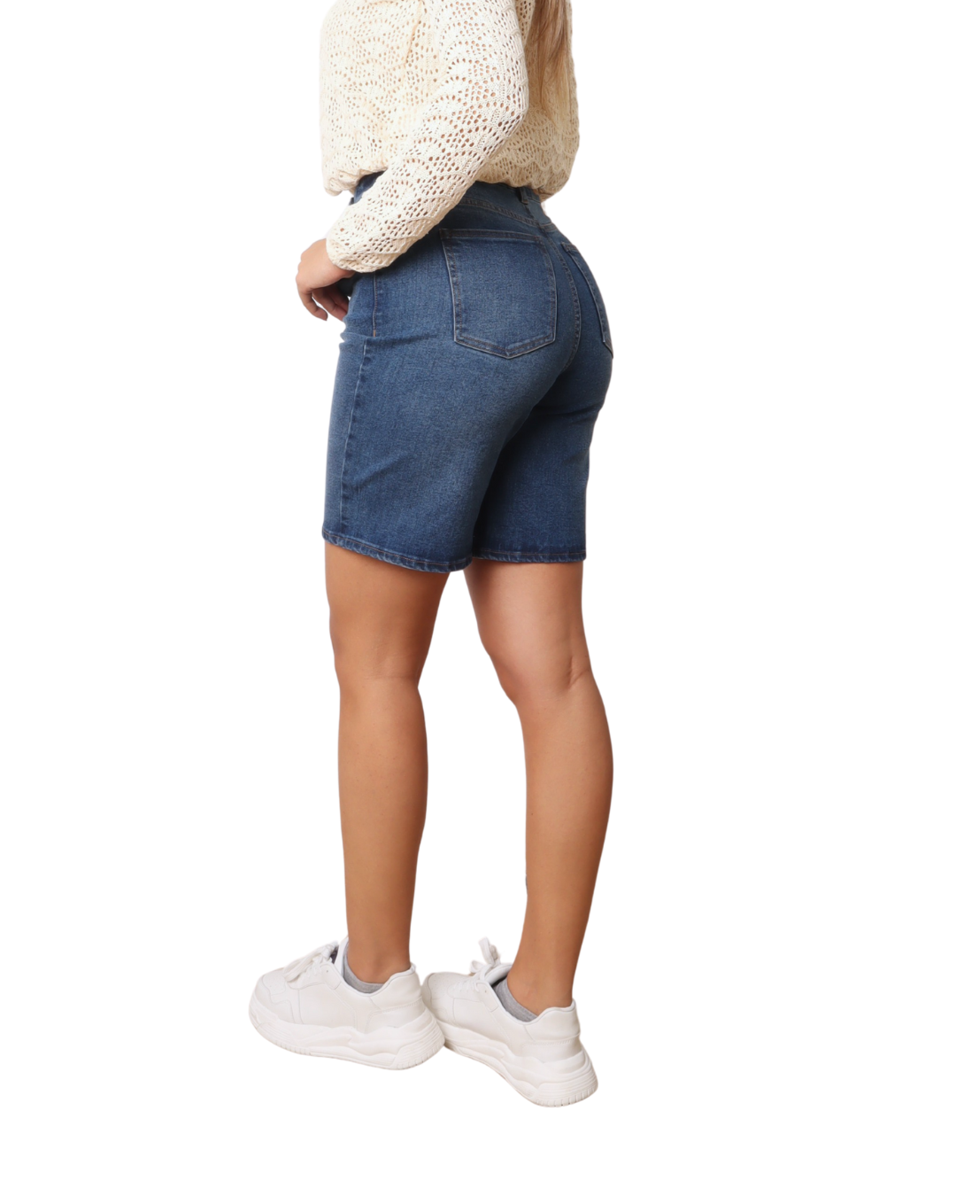 Short jean para mujer
Color azul oscuro
Tiro alto
Silueta ajustada y favorecedora
Diseño moldeador
Bolsillos delanteros funcionales
Bolsillos posteriores funcionales
Denim suave y resistente
Lavado azul clásico
Costuras reforzadas
Fácil de combinar
Diseño cómodo para uso diario
