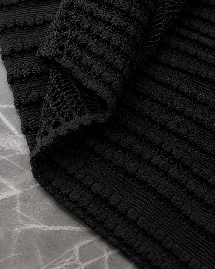 detalle premium blusa negra