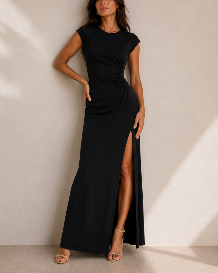 Vestido largo de silueta ajustada
Cuello redondo
Manga corta
Recogido lateral estilizador
Abertura lateral en la pierna
Tela suave con elasticidad
Excelente caída y comodidad
Disponible en varios colores