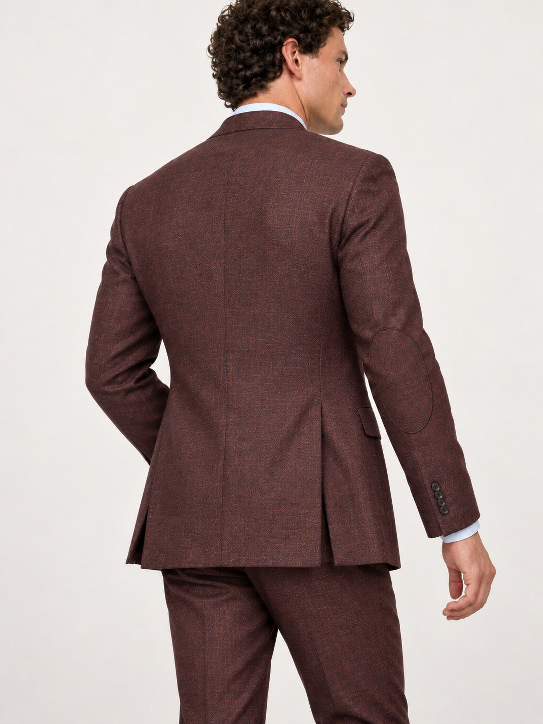 Traje formal para hombre con coderas, micro diseño y brillo sutil