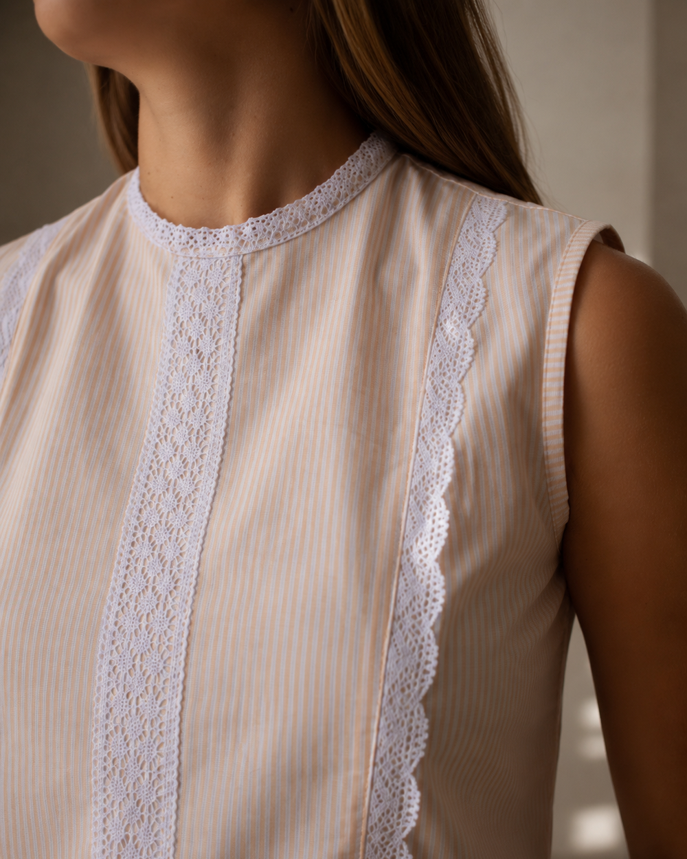 blusa sin mangas elegante