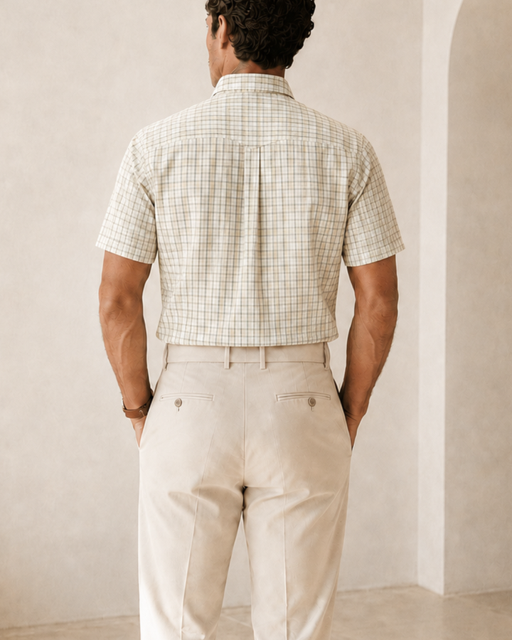 Camisa para hombre manga corta a cuadros amarilla, cuello abotonado y bolsillo frontal. Estilo elegante old money con ajuste cómodo y diseño casual sofisticado de Purple Rain.