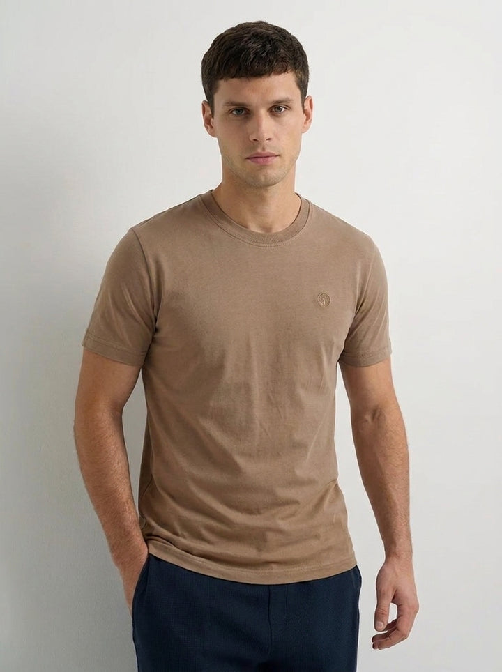 Camiseta_Esencial_Pima_Cuello_Redondo