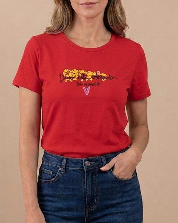Camiseta estampada Dios esta obrando, todo el posible