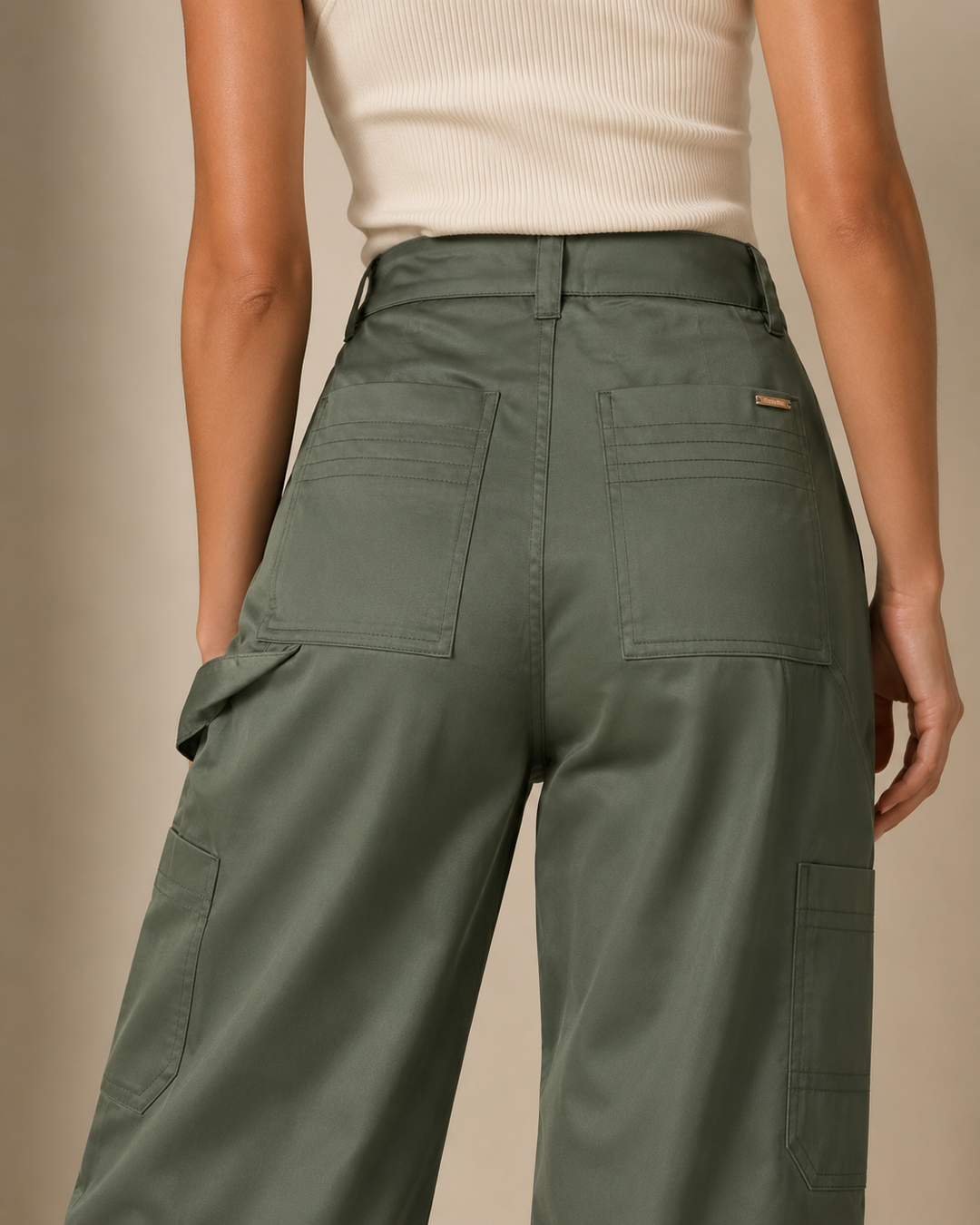 pantalón estilo carpintero mujer