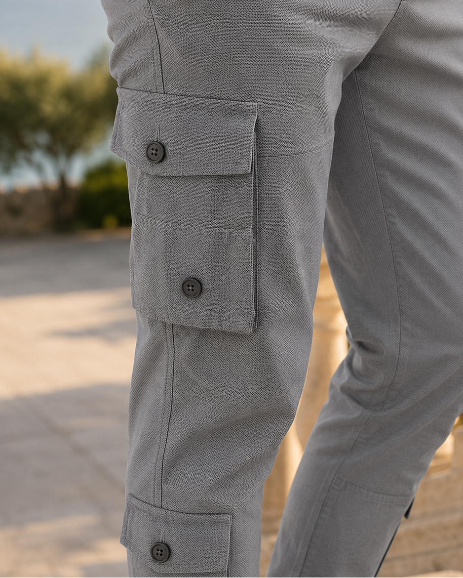 pantalon cargo con bolsillos laterales