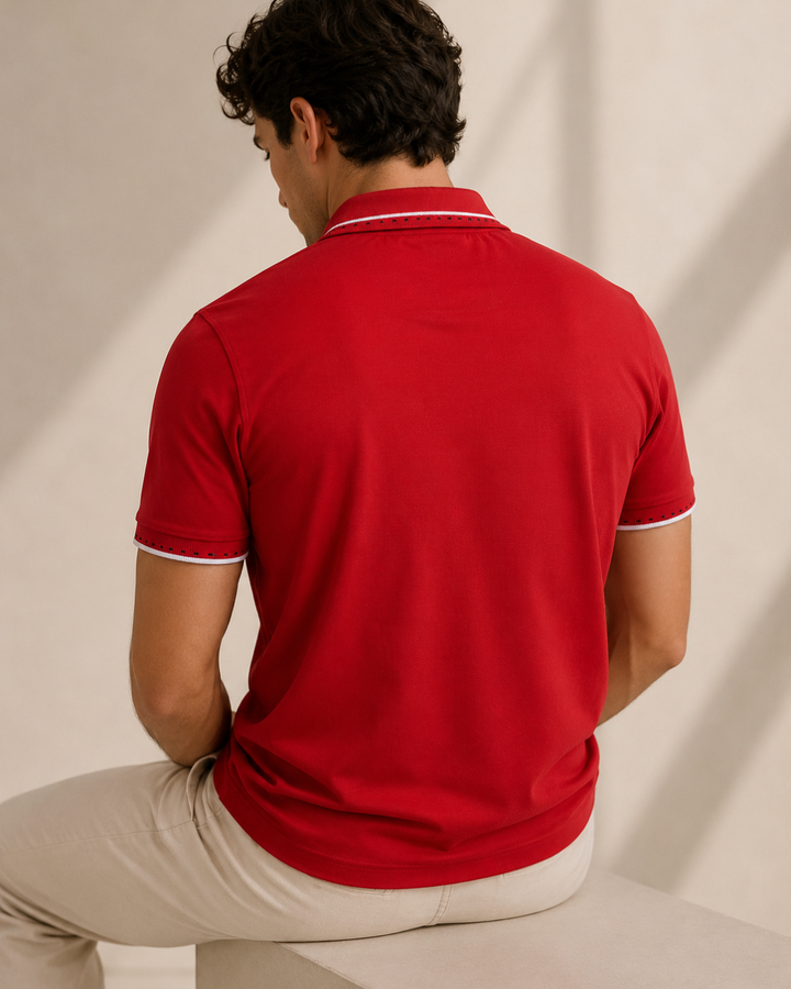 Polo para hombre color rojo confeccionada en algodón con spandex, detalles estampados, logo bordado y estilo casual elegante Purple Rain.