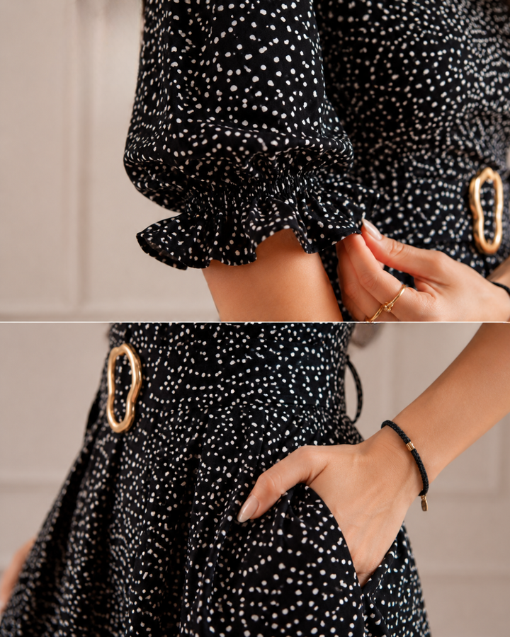vestido con hebilla dorada