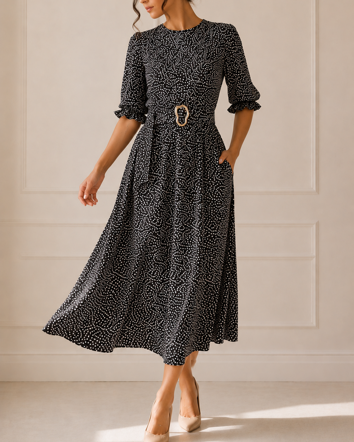 vestido negro con puntos blancos